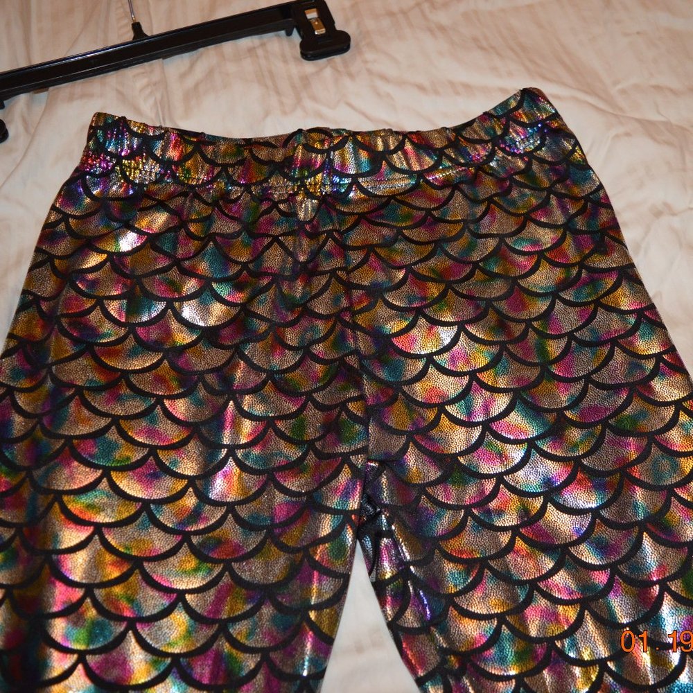 Shiny Metallic Mermaid Leggings - Picture 3 of 4